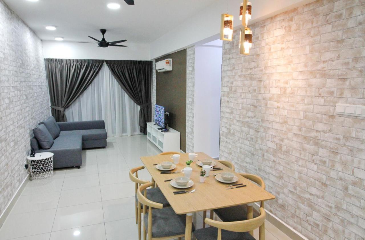 H2h - Neo Casual - Majestic Town Center - 8pax Apartment *
